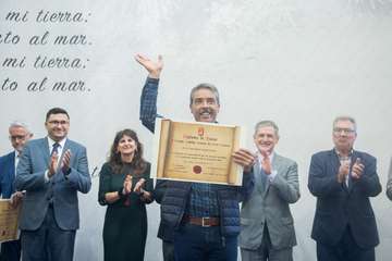 El Cabildo homenajea a varios teldenses en su brindis navideño (Foto TA)